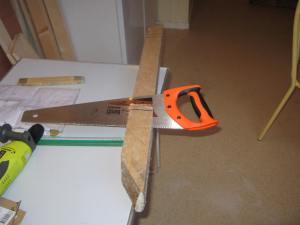 Cut the supporter for the legs. Size: 2,14 x 2,75 x 27,5 inches long (2,29 foot)